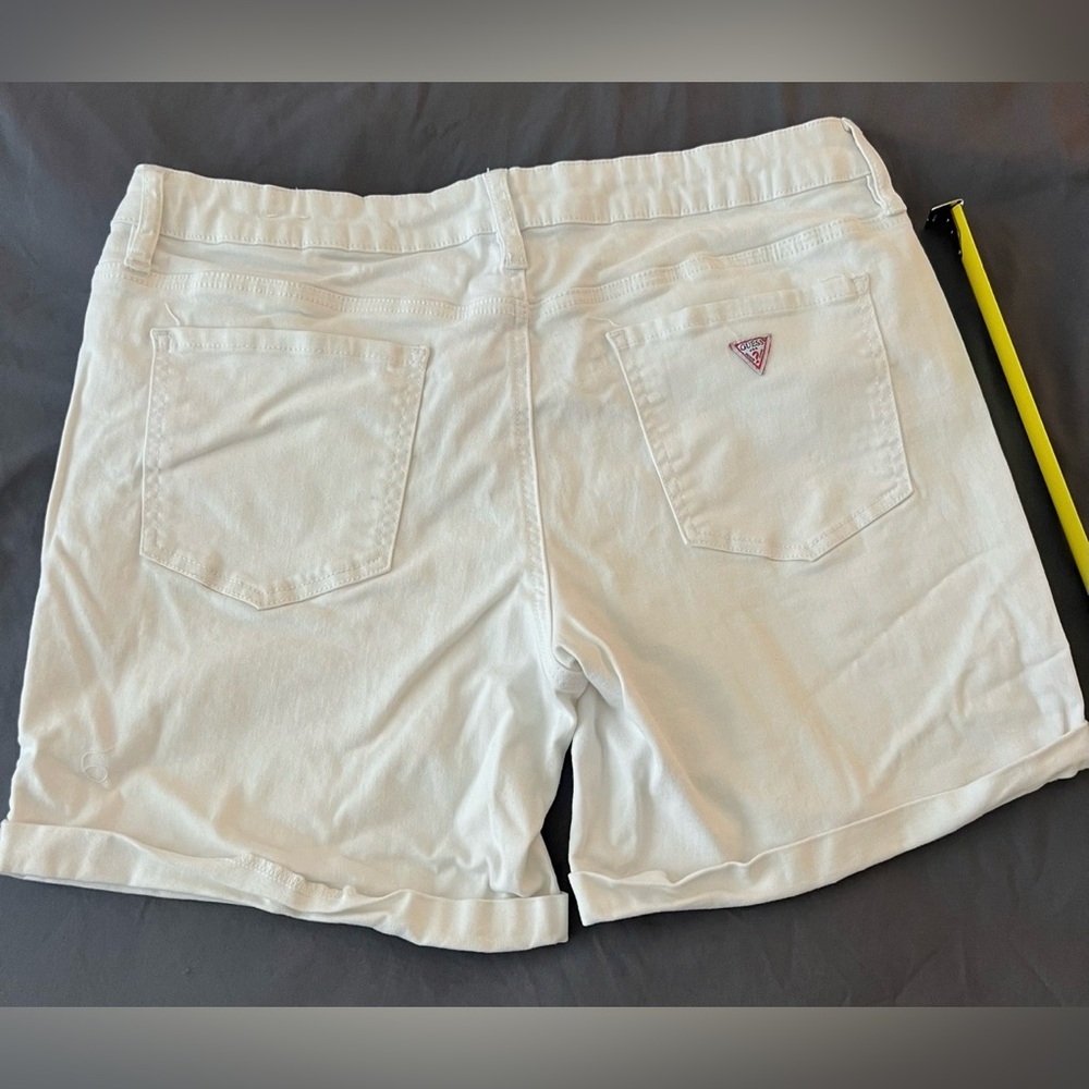 Guess Women's white Jean Shorts size 31 - Picture 4 of 5